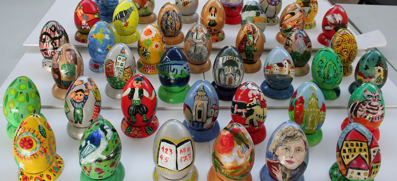 Humanitarna prodaja keramičkih uskršnjih jaja